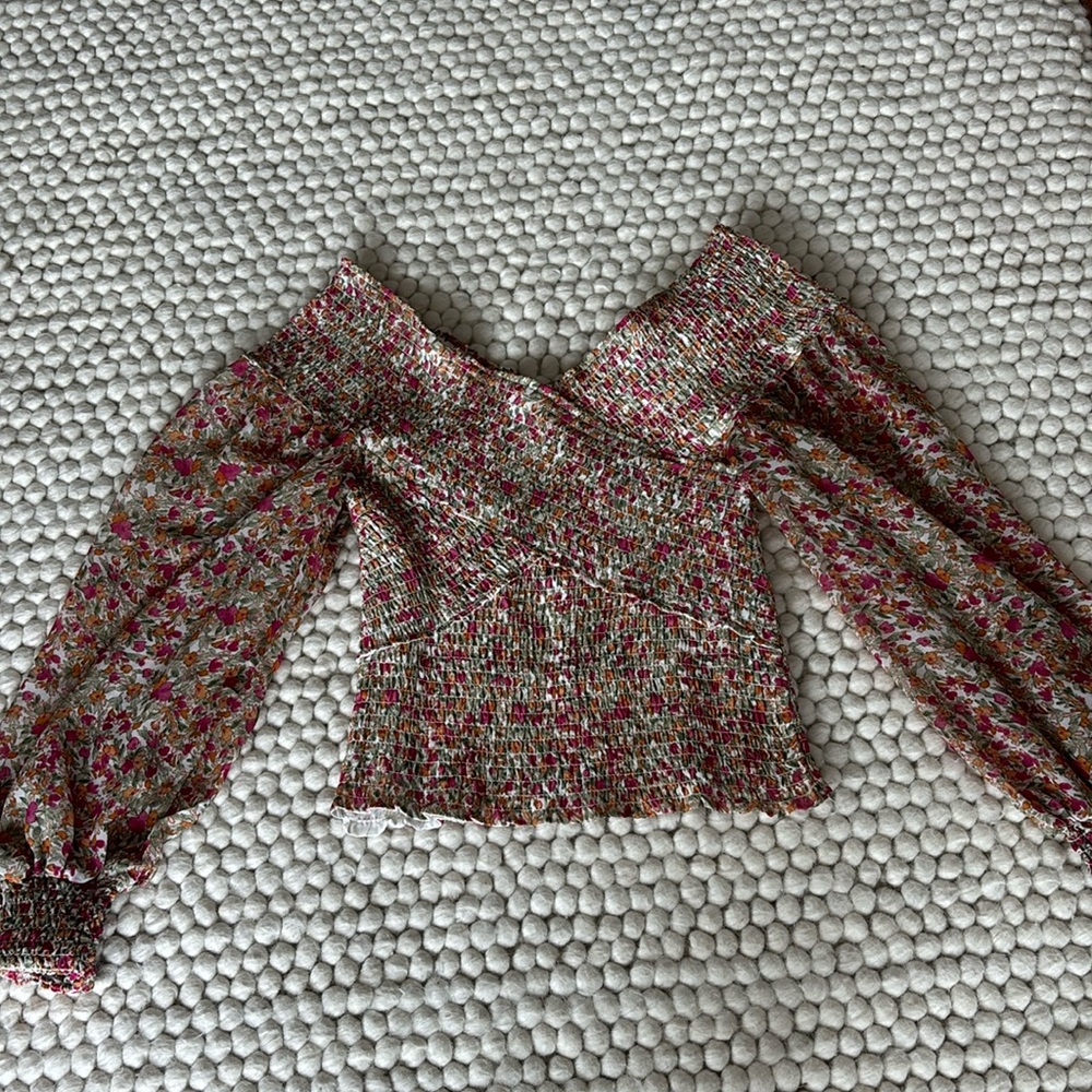 BB Dakota floral blouse size small